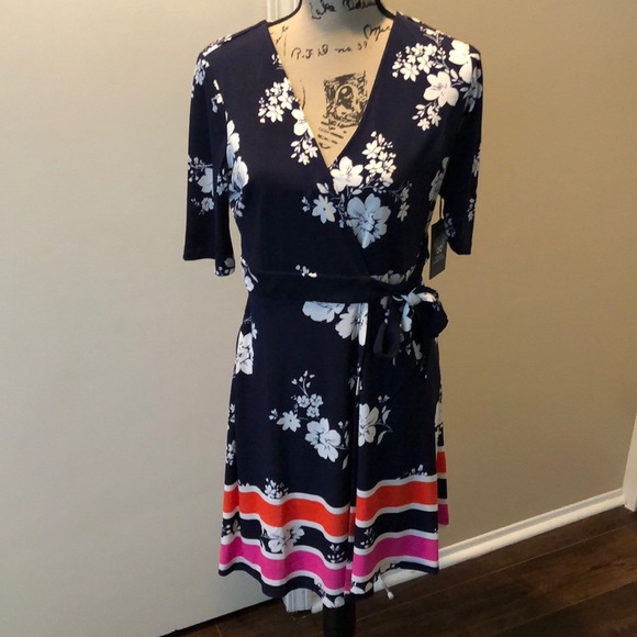 Vince Camuto Dresses & Skirts - 🆕 VINCE CAMUTO FLORAL FAUX WRAP DRESS